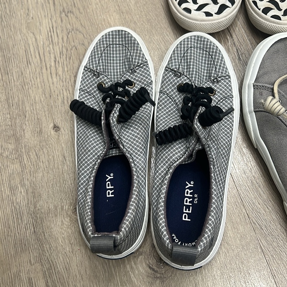 3 pairs of Shoes size 6, in good condition shoes Sperry and Bucket feet - Picture 4 of 8